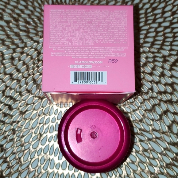NIB GLAMGLOW Berryglow Probiotic Recovery Radiance Moisturizing Mask 2.5 oz - Picture 4 of 9